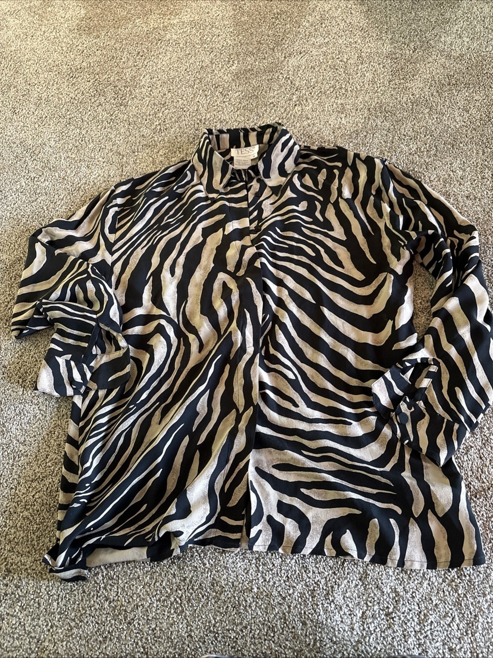 TESS Women’s Size M Silk Button Down Blouse  Black & Tan Animal Print Collared